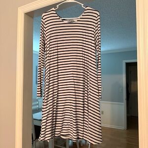JODIFL Black and White Striped Long Sleeve Dress